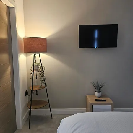 Luxury 3 Bed Next To Centre *