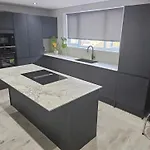 شقة Luxury 3 Bed Next To Centre