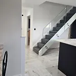 Luxury 3 Bed Next To Centre شقة *