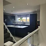 Luxury 3 Bed Next To Centre