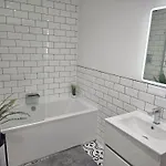 Luxury 3 Bed Next To Centre * ليدز