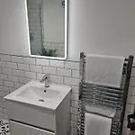 Luxury 3 Bed Next To Centre *