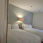 Luxury 3 Bed Next To Centre شقة