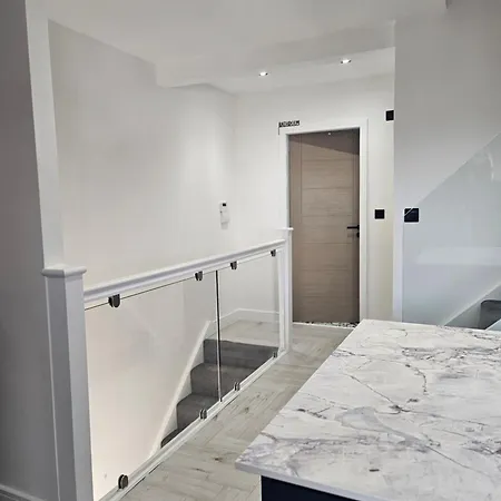 Luxury 3 Bed Next To Centre *