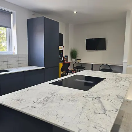 Apartment Luxury 3 Bed Next To Centre *