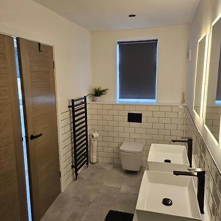 Luxury 3 Bed Next To Centre