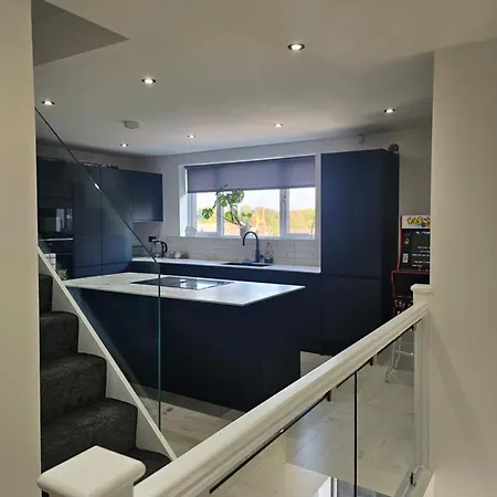 Luxury 3 Bed Next To Centre
